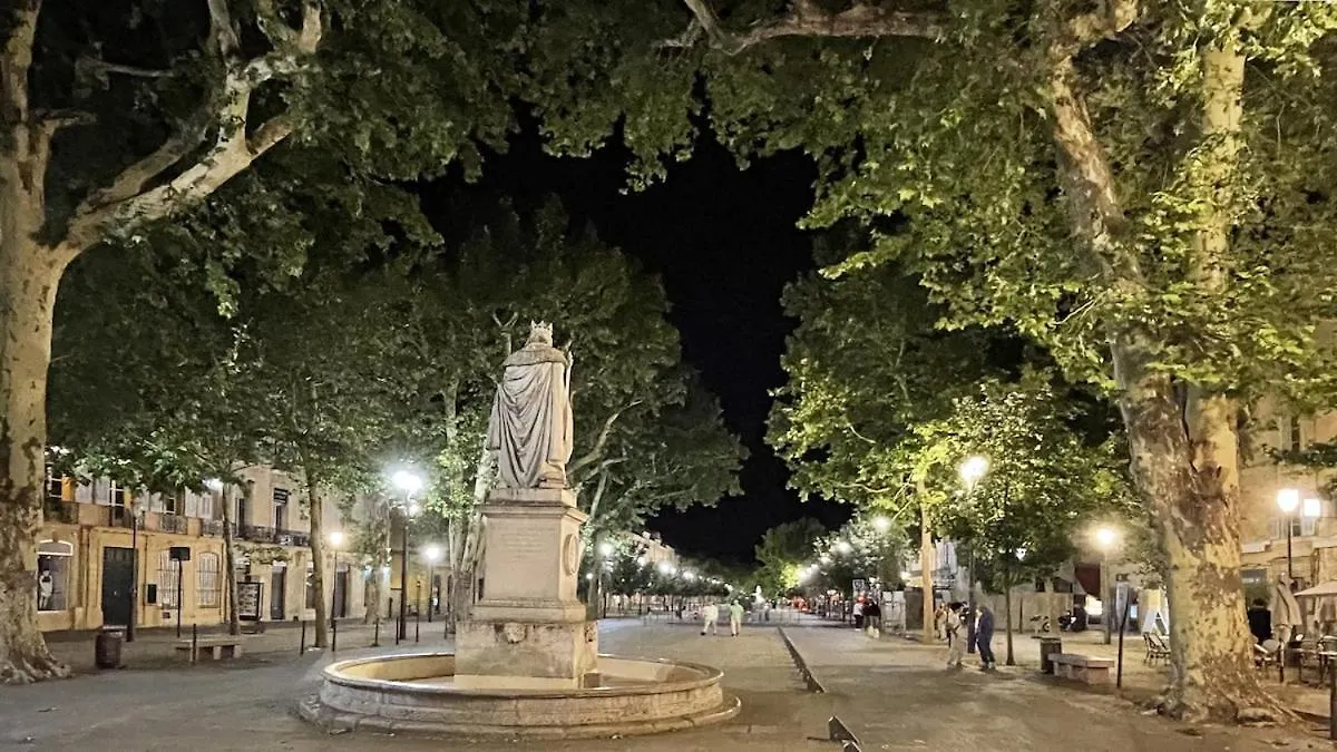 Loft In Hotel Particulier, City-Center, Air Conditioned Aix-en-Provence Apartment